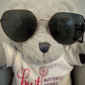 New Foster Grant Sunglasses